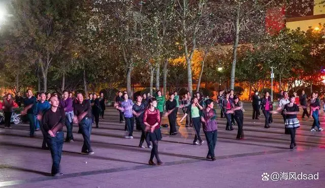 Read more about the article 广场舞作为老年人健身运动，为何如今遭到大众的抵制？