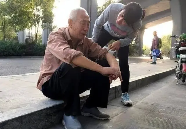 Read more about the article 57岁大妈的痛诉：为了放松去跳广场舞，却不慎毁了后半辈子