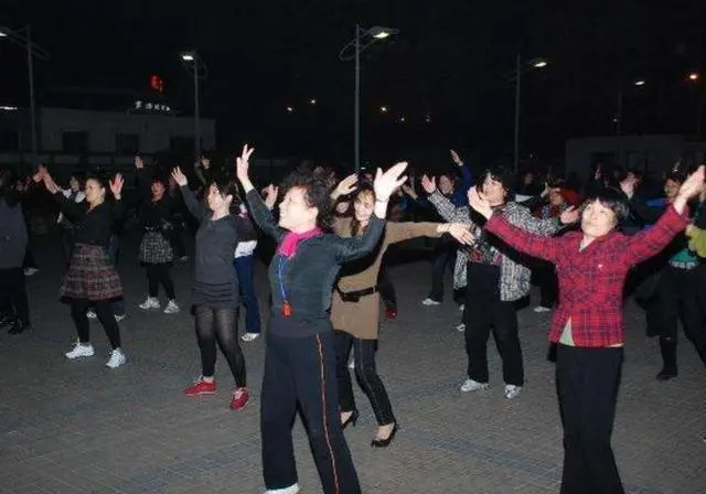 Read more about the article 老伴跳广场舞每天深夜回家，劝告无用后，我做了一件比她还狠的事