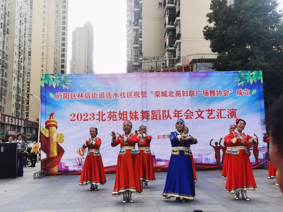 Read more about the article 广场舞协会进社区 舞出健康新生活