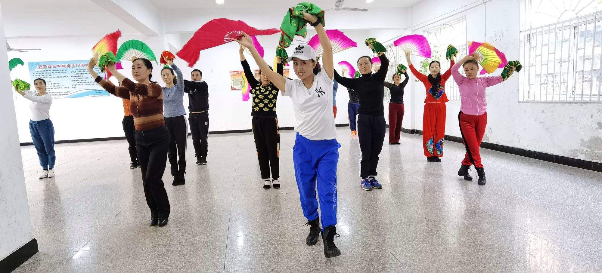 Read more about the article 广场舞入门基本步是什么