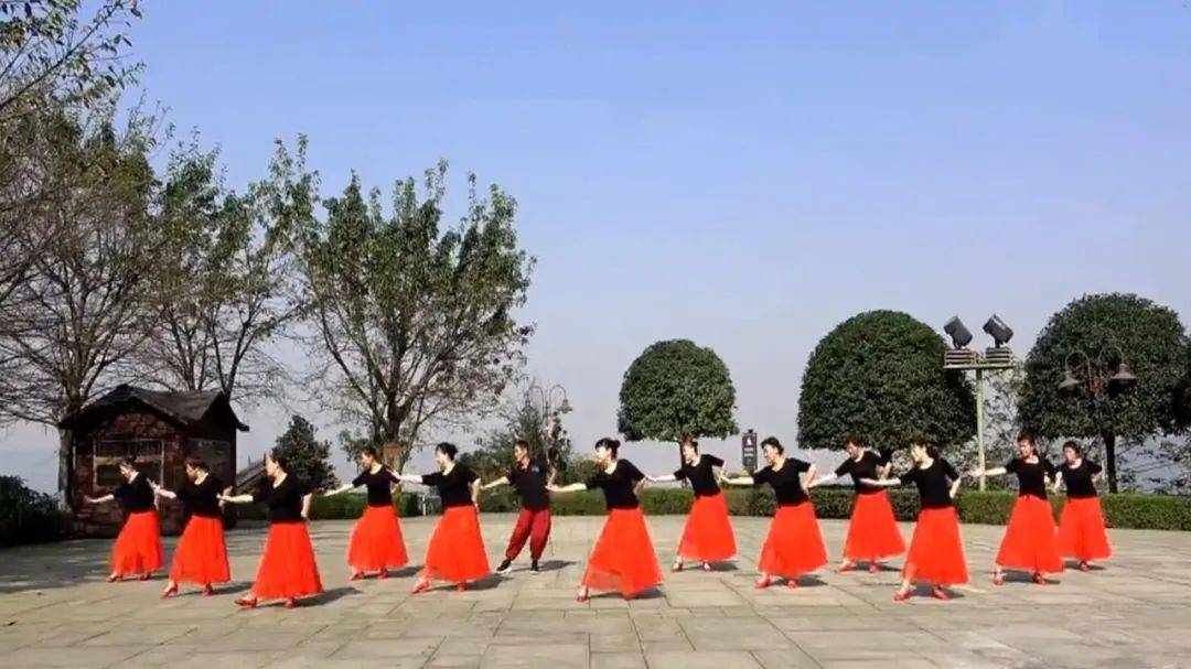 Read more about the article 60岁大妈跳广场舞出轨患“艾滋”，引诱丈夫发生关系，丈夫发现后，连捅她20刀