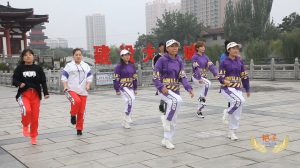 Read more about the article 跳广场舞的年轻人：打破刻板印象，这样跳其实还蛮“潮”