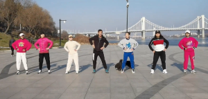 Read more about the article 广场健身操，强身健体，提高免疫力
