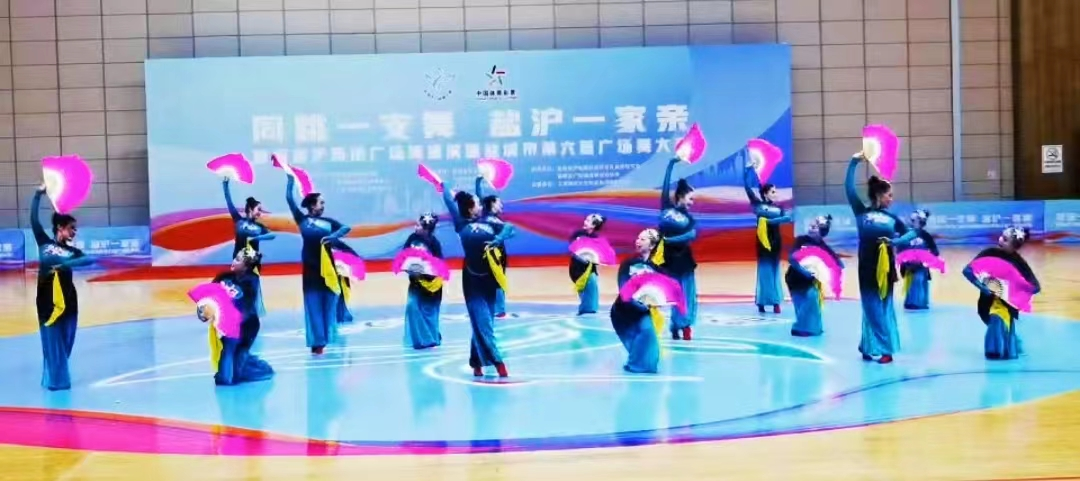 Read more about the article 首届盐沪两地广场舞展演暨盐城市第六届广场舞大赛举行