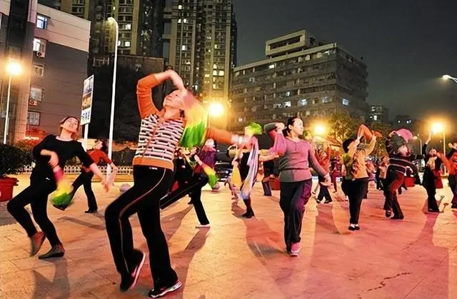 Read more about the article 被污蔑的广场舞：“文革”大妈何去何从？